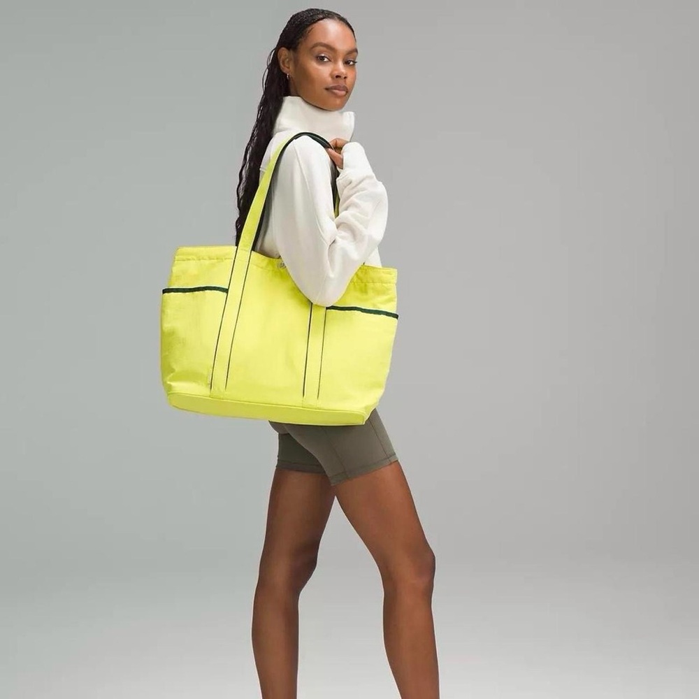 Lululemon Daily Multi-Pocket Tote Bag 20L- Yellow Serpentine/Warp Teal